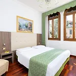 Hotel Cipro 3*