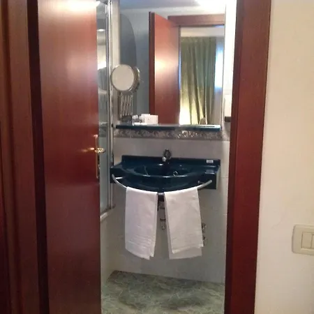 Hotel Cipro 3*