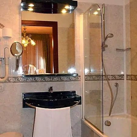 Hotel Cipro 3*