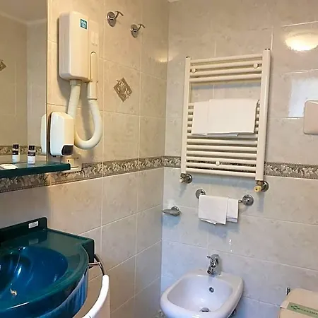 Hotel Cipro 3*